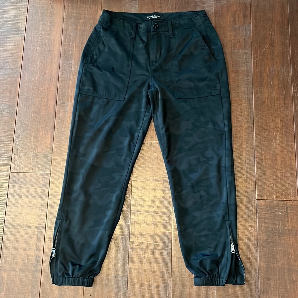 Like New Liverpool Black Camo Cropped Joggers, size 6/28